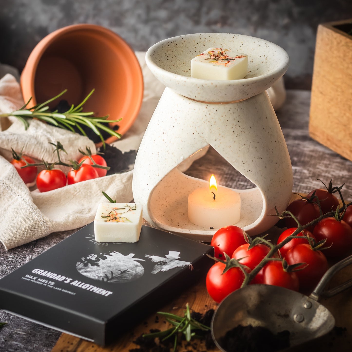 Experience the refreshing scent of freshly tilled soil, sun-ripened tomatoes, and fragrant herbs. Transform your space into a cozy allotment retreat with these delightful wax melts, reminiscent of Grandad's cherished garden.